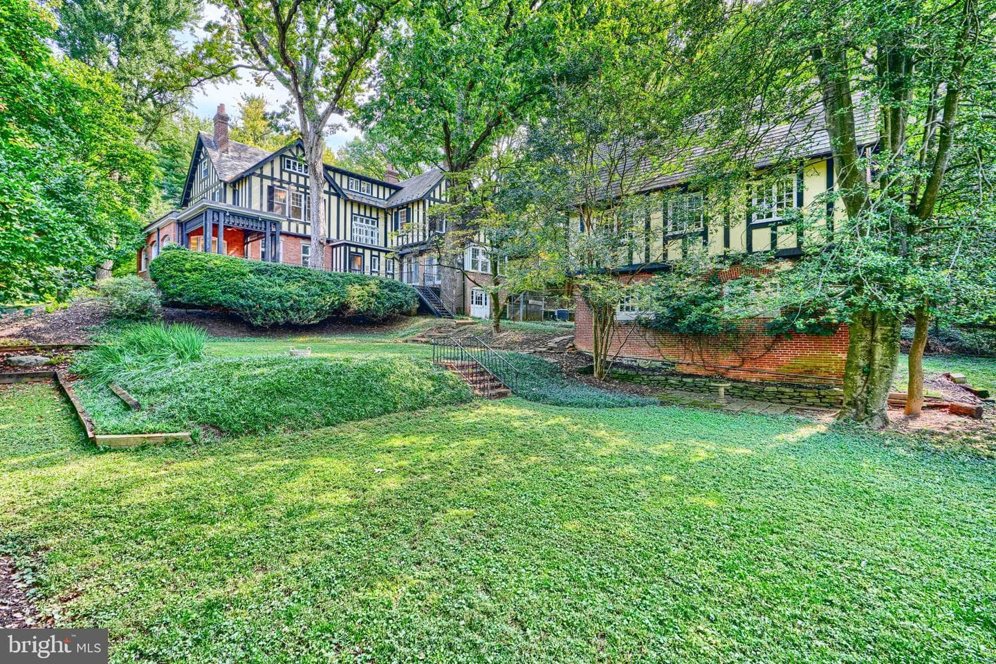 210 Ridgewood Road photo 2