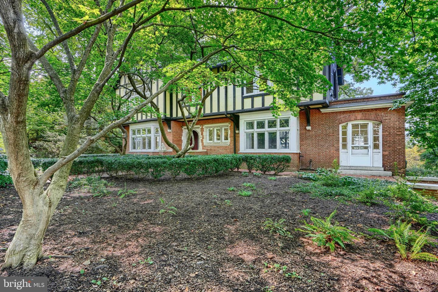 210 Ridgewood Road photo 3