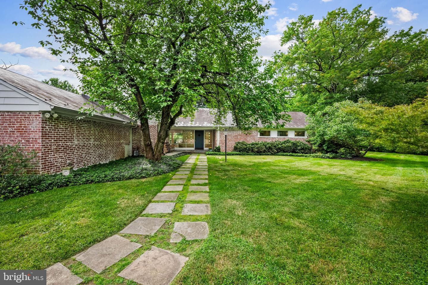 98 Cotswold Road photo 3