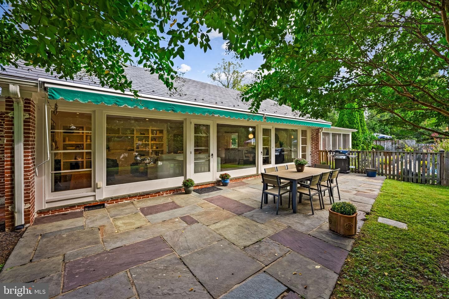 98 Cotswold Road photo 46