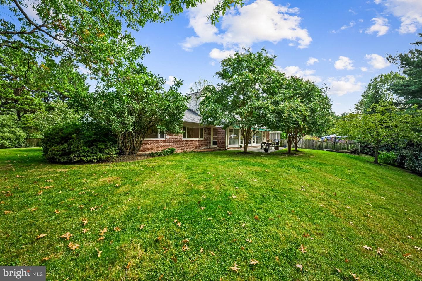 98 Cotswold Road photo 52