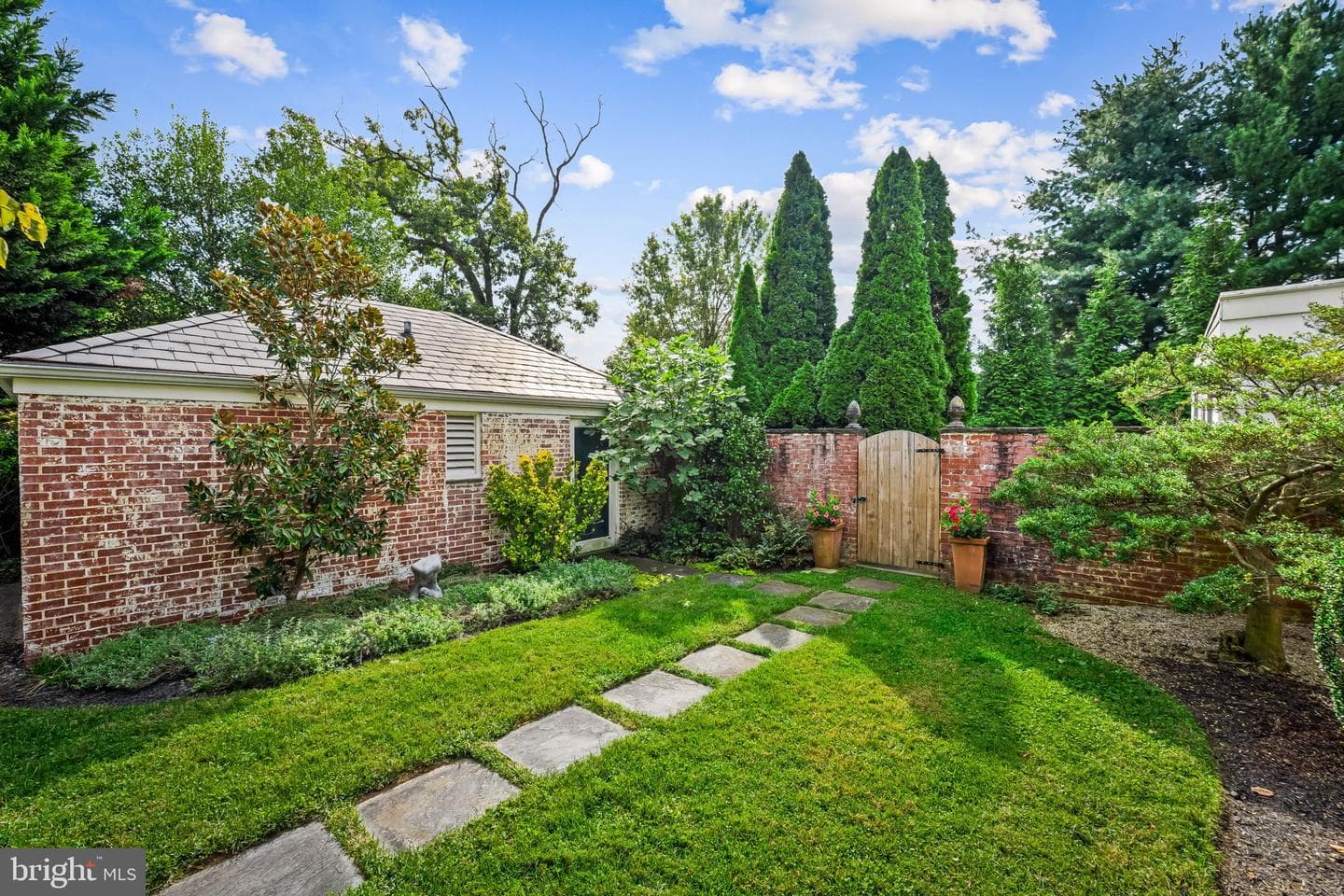98 Cotswold Road photo 55