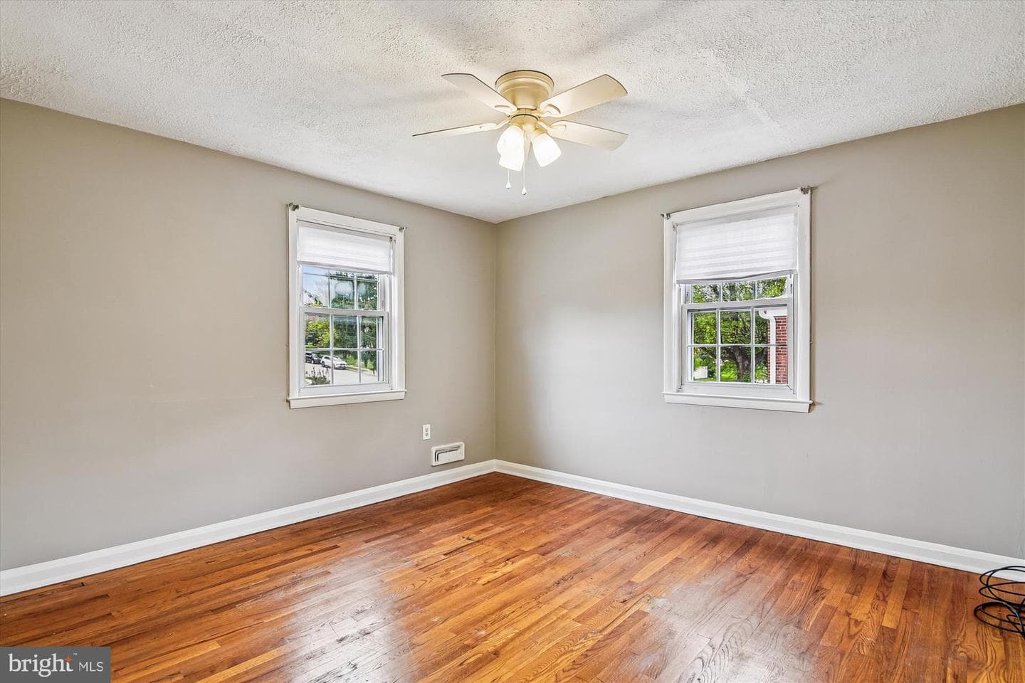 5529 Todd Avenue photo 16