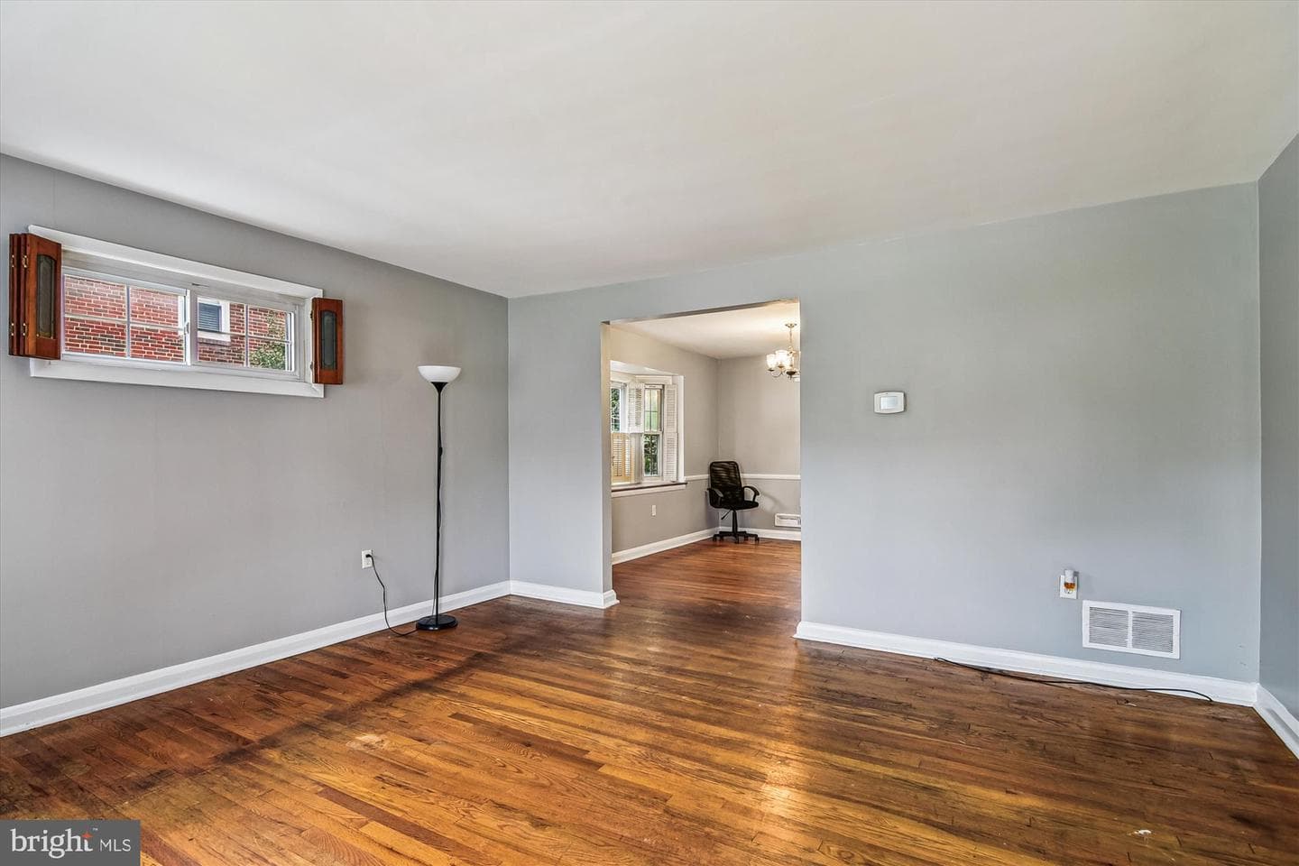 5529 Todd Avenue photo 9