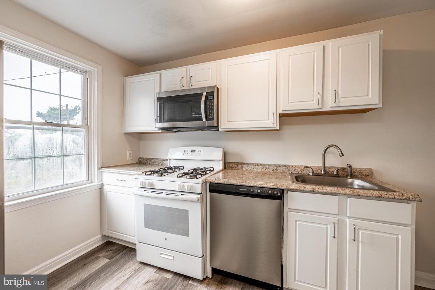 3664 Dudley Avenue photo 12