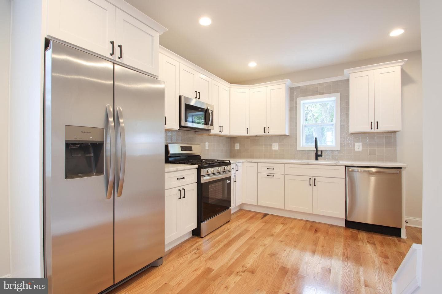 3905 Walnut Avenue photo 4