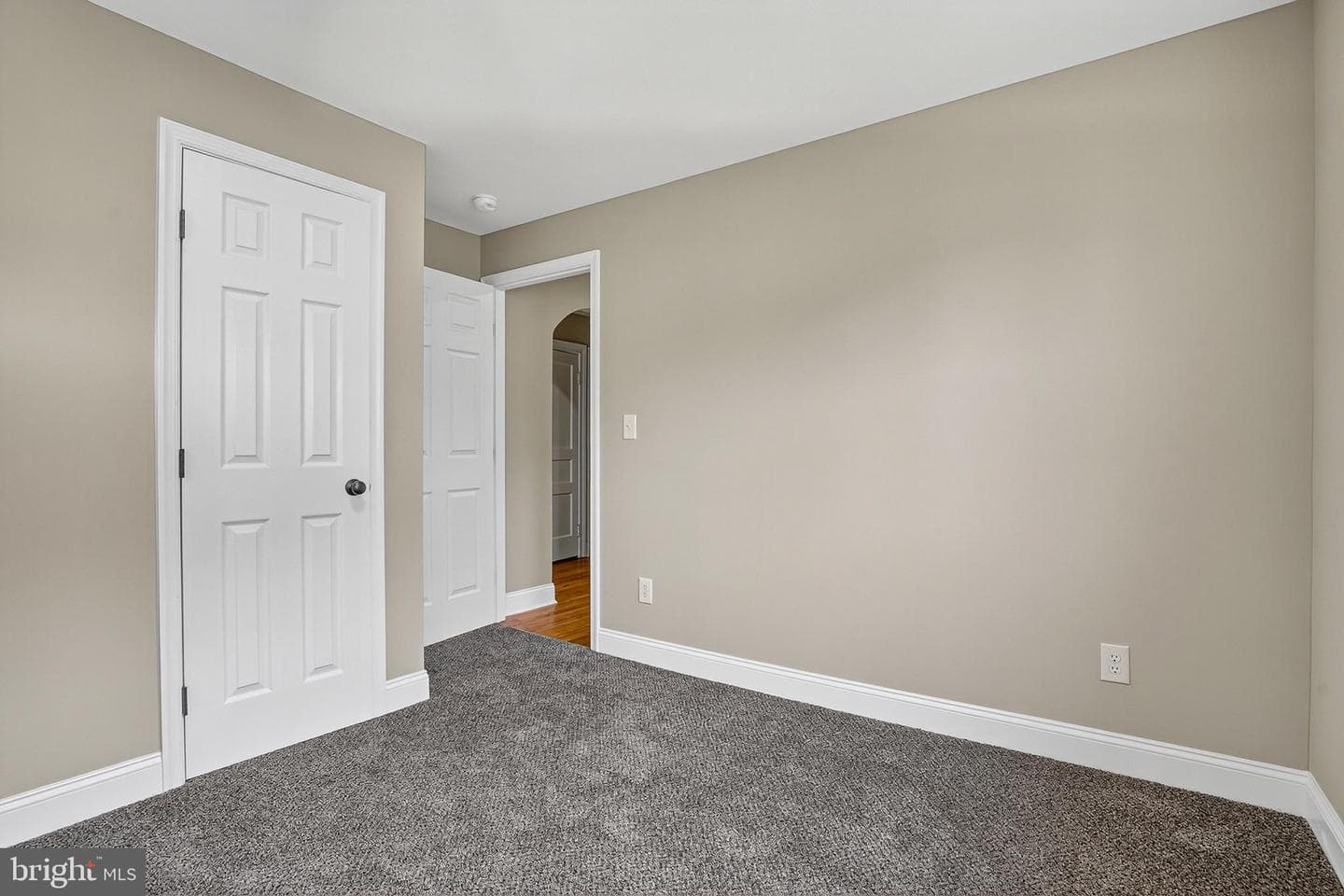 4102 Hillcrest Avenue photo 17