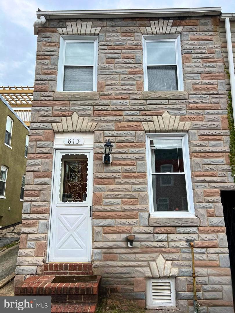 813 S Curley Street photo 1