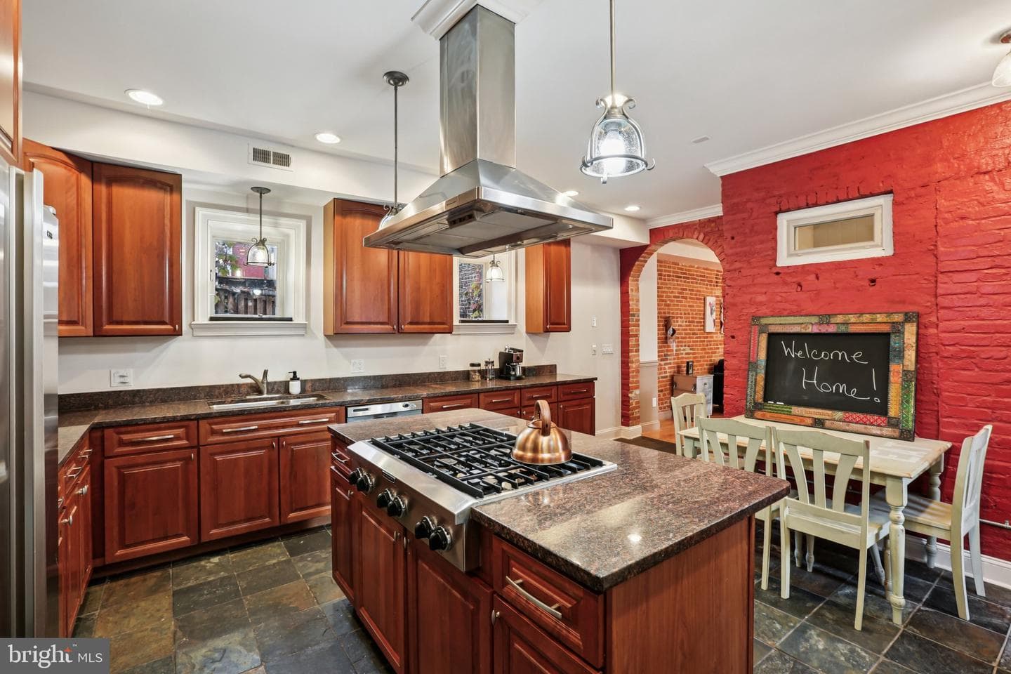 143 E West Street photo 8