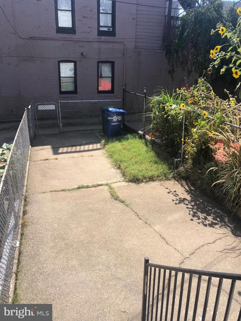 507 E Randall Street photo 2