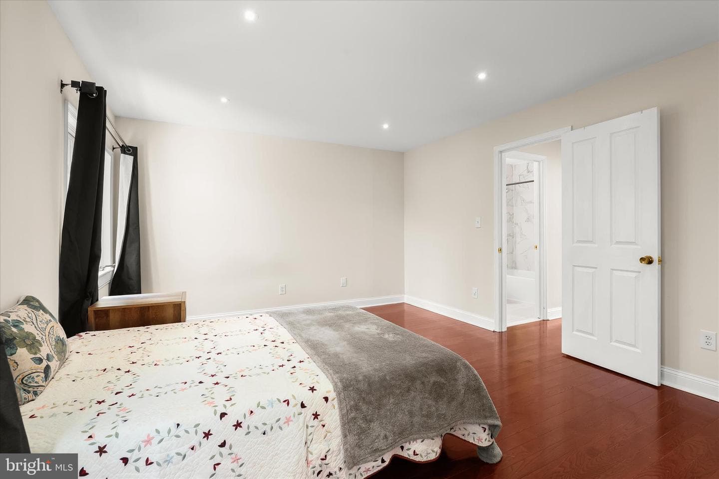 352 Homeland Southway photo 21