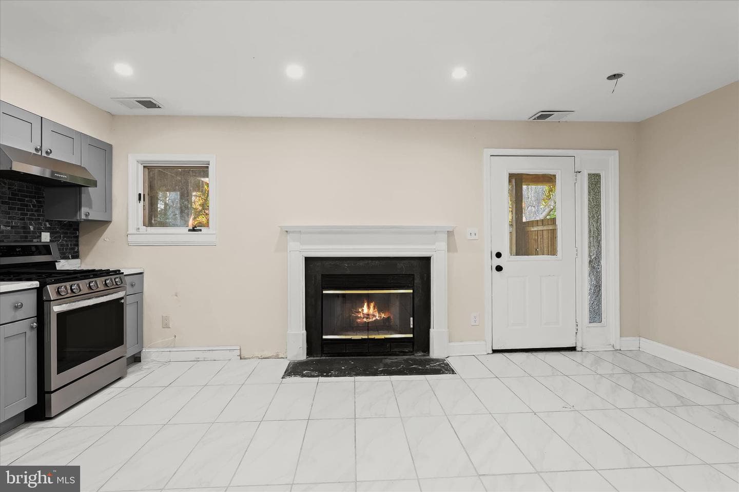 352 Homeland Southway photo 24