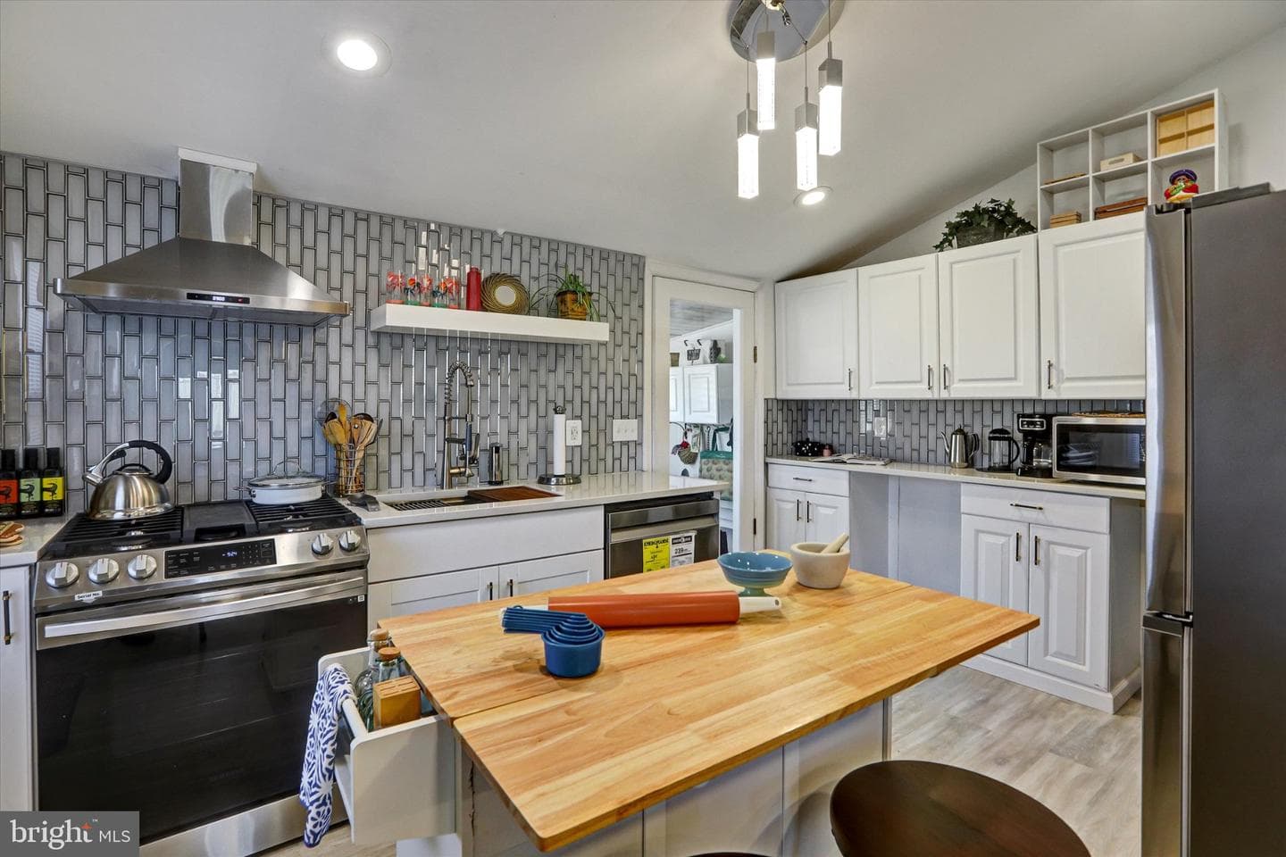 3355 Falls Road photo 7