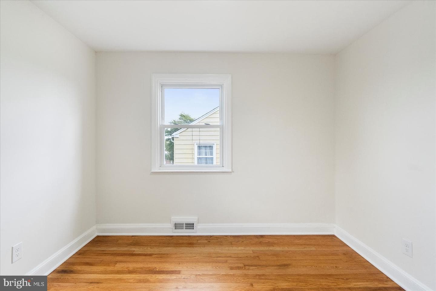 1202 E 35th Street photo 17