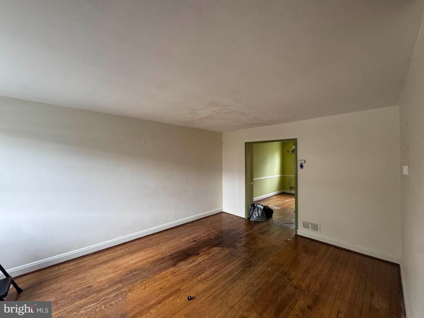 1226 N Augusta Avenue photo 3