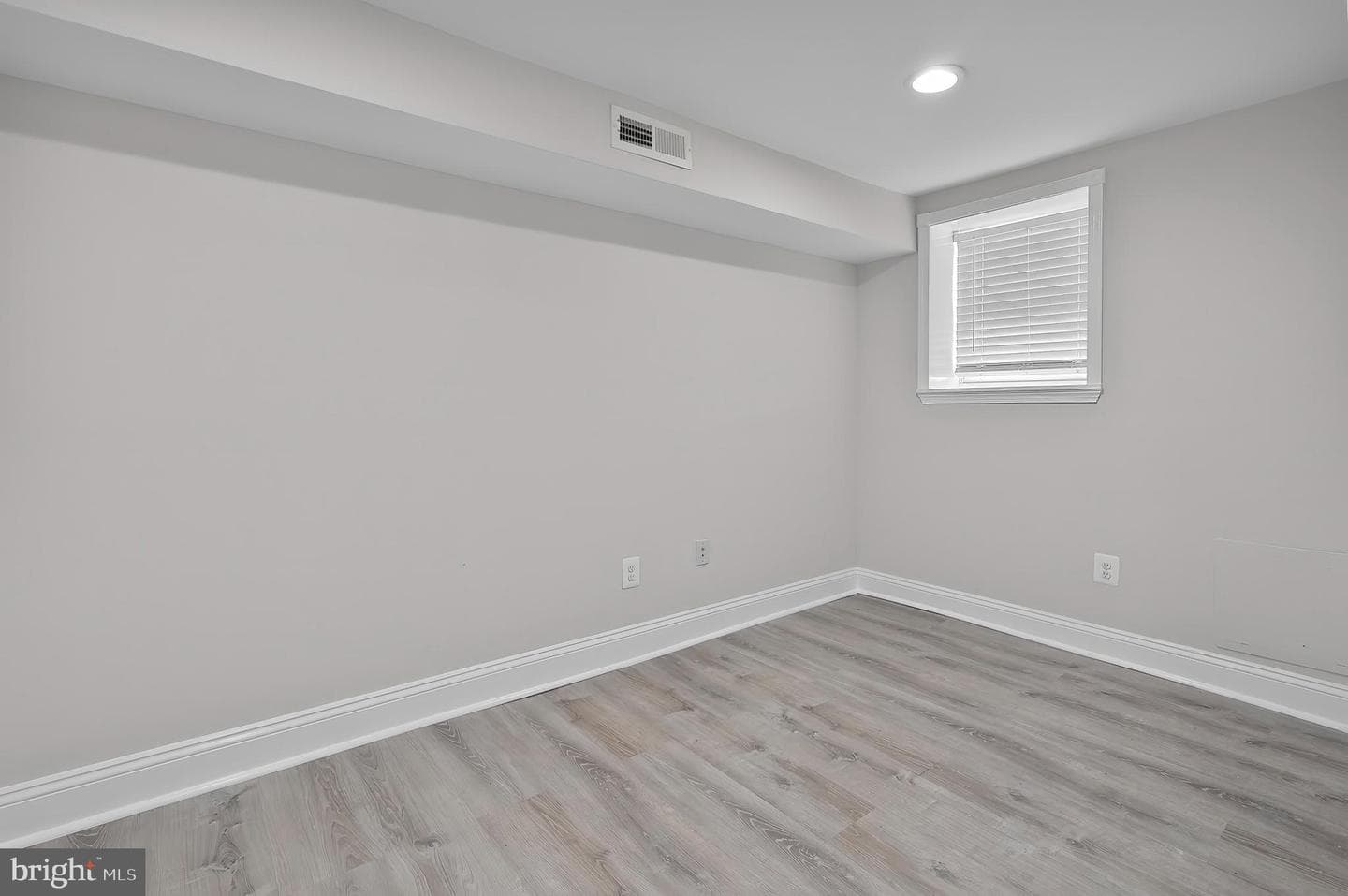 132 N Glover Street photo 16