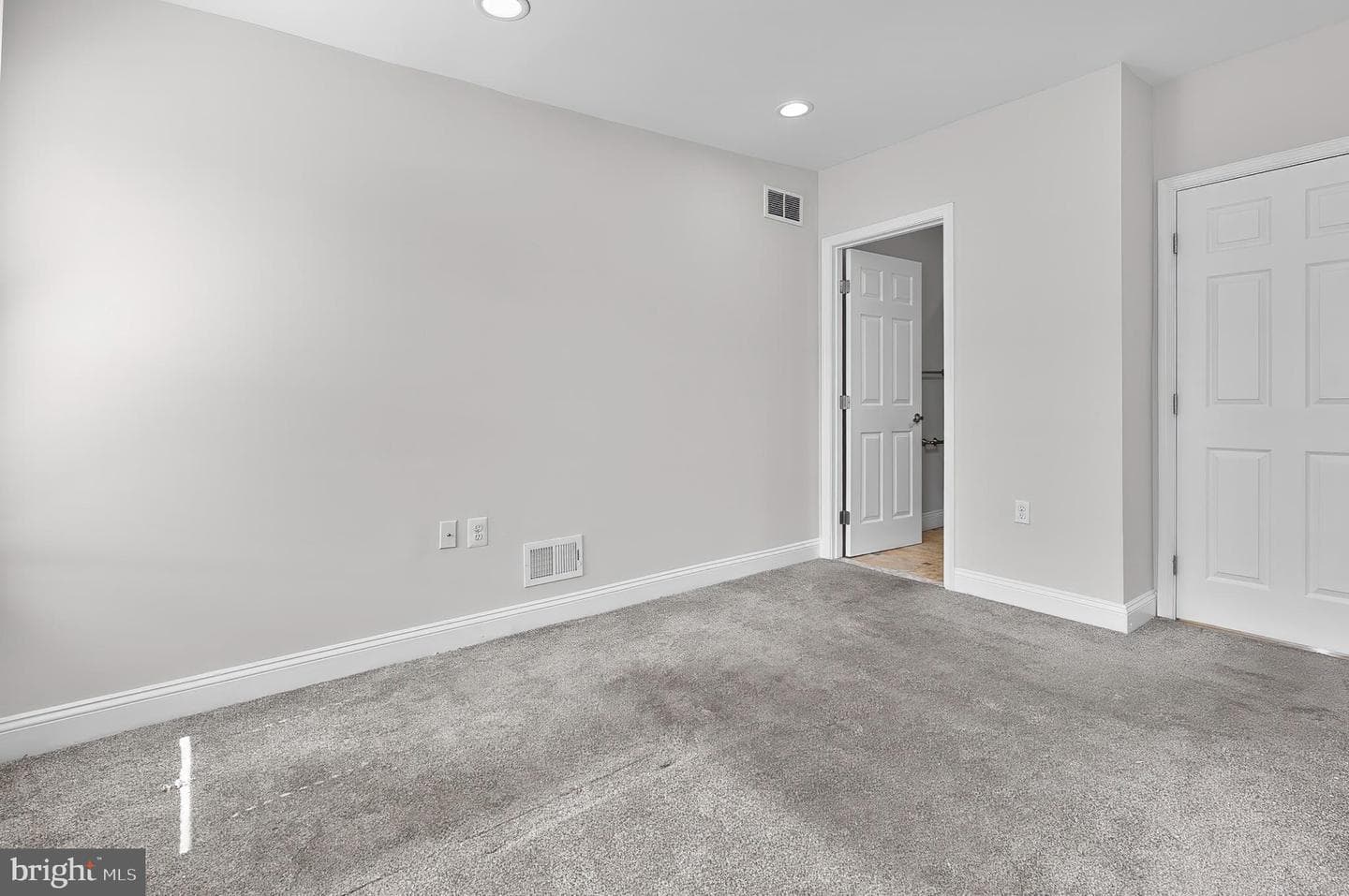 132 N Glover Street photo 19