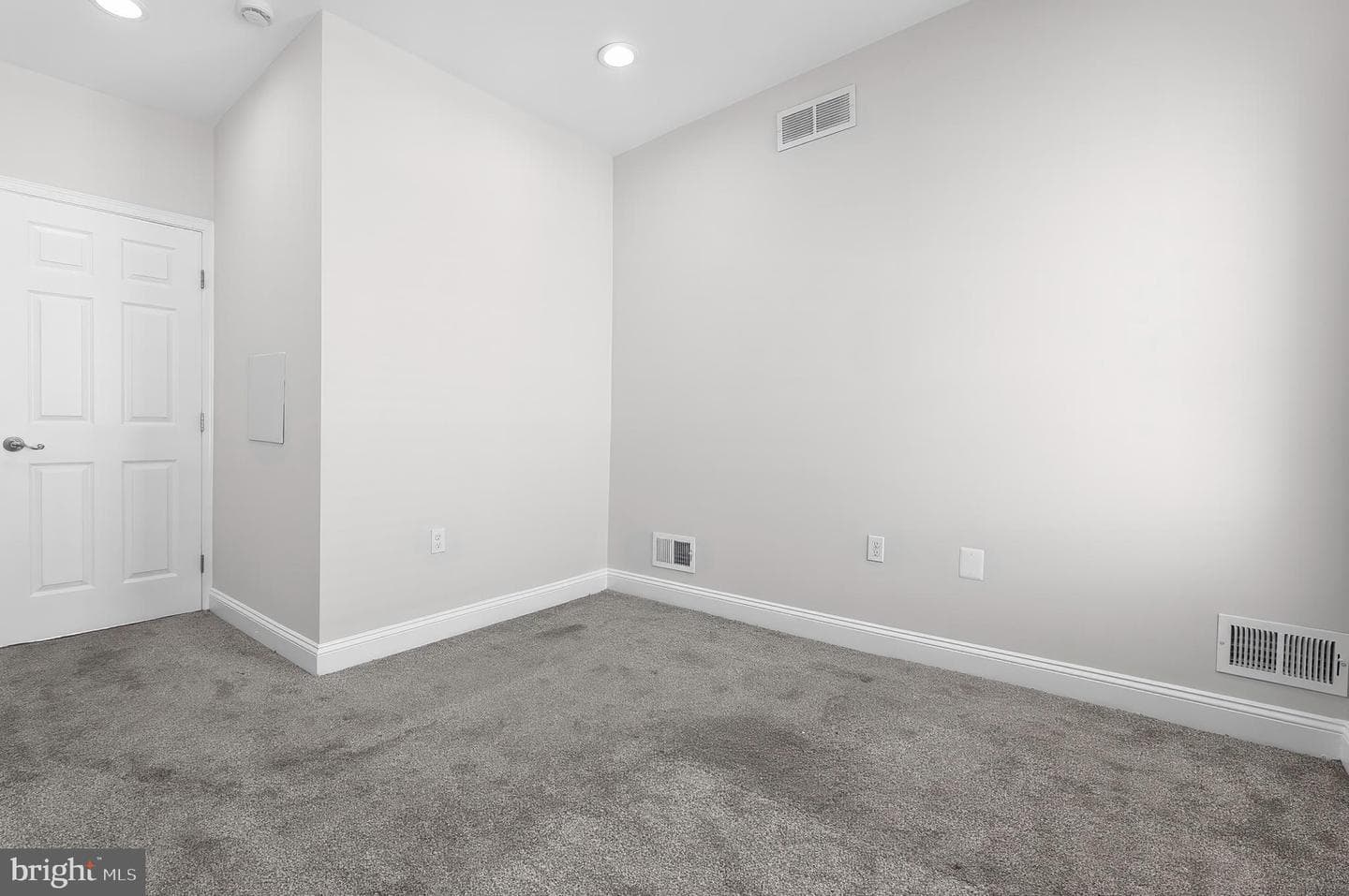 132 N Glover Street photo 21