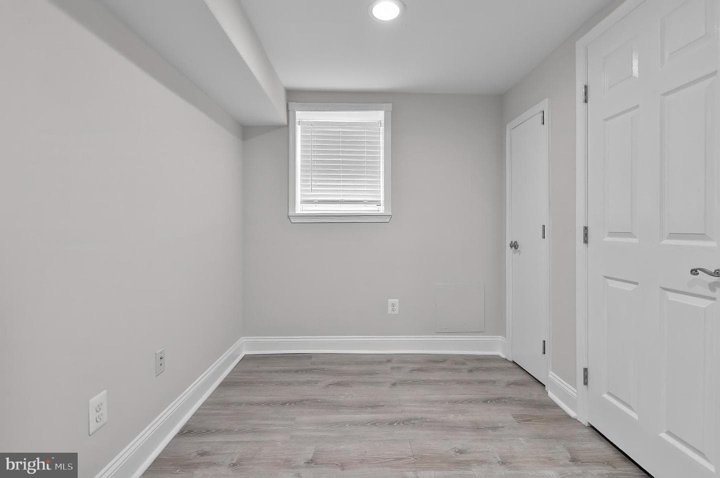 132 N Glover Street photo 23