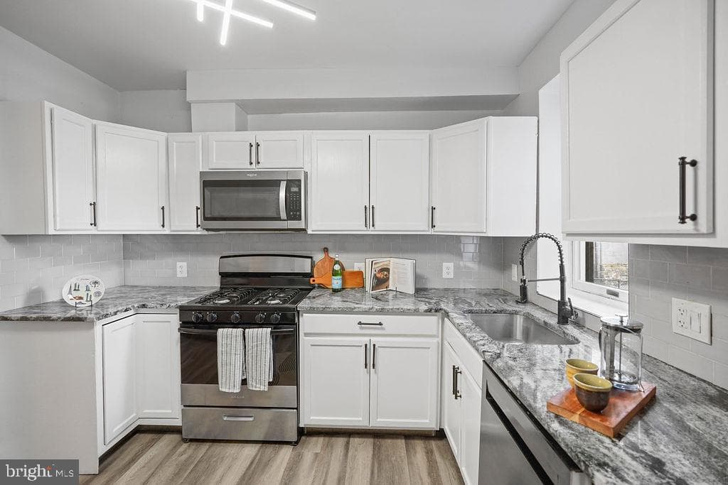1337 Ward Street photo 4