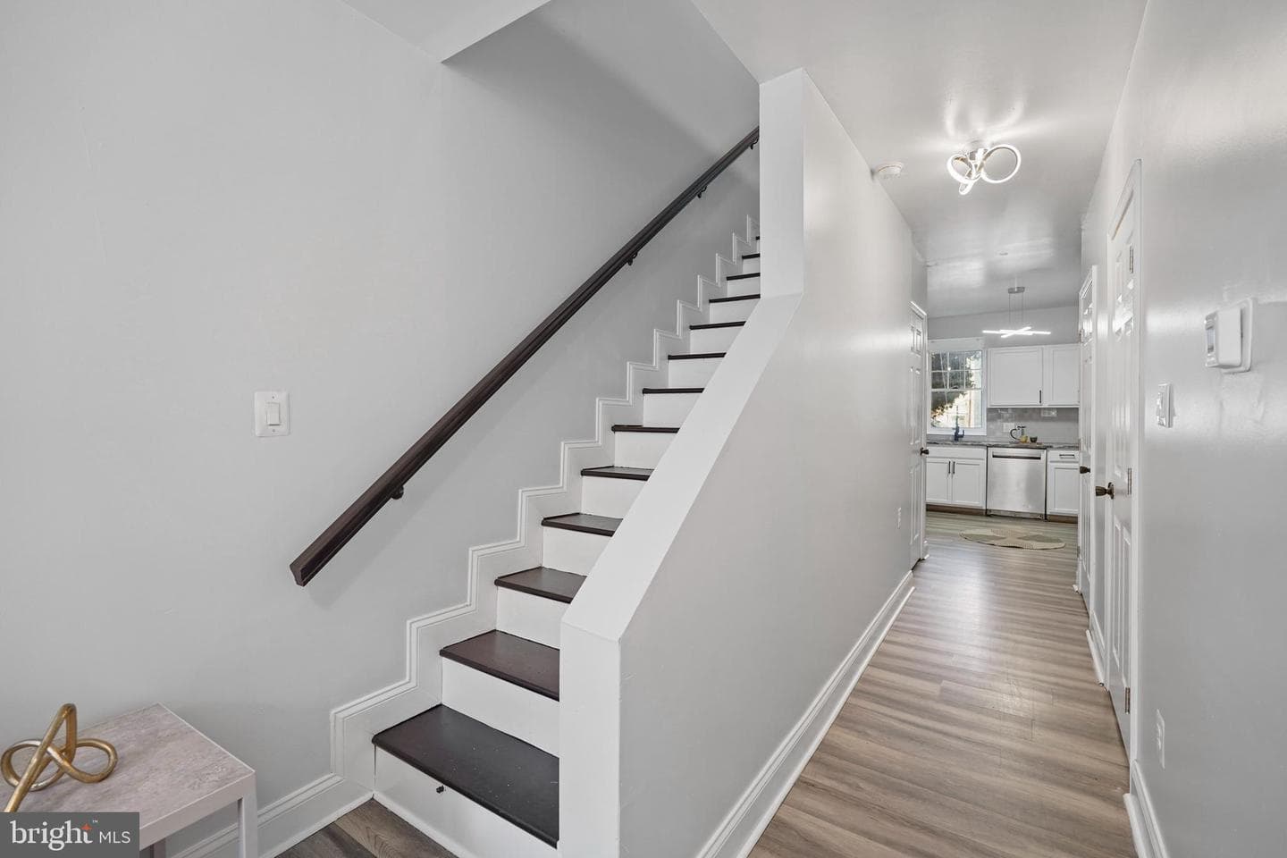 1337 Ward Street photo 8