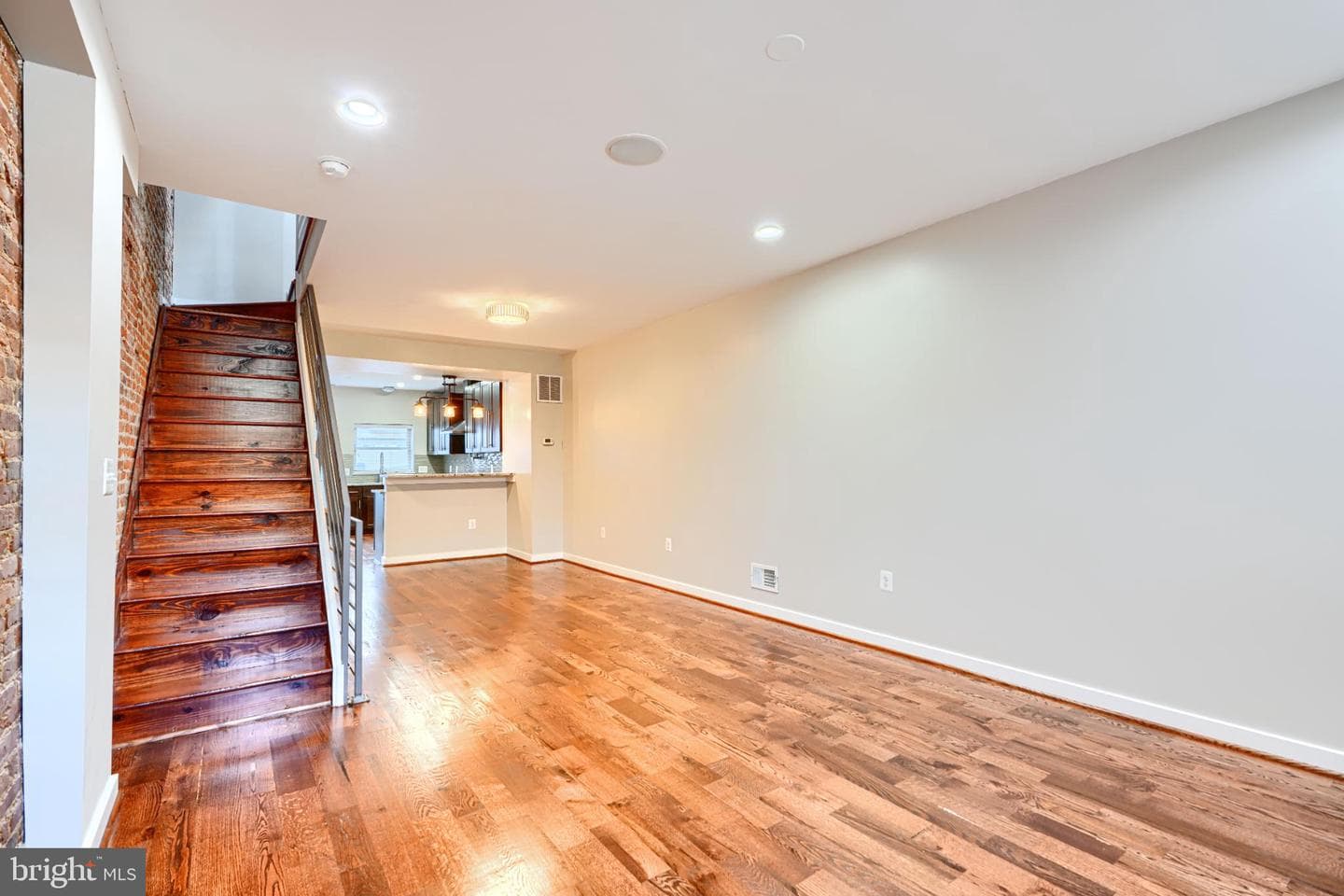 1246 Hull Street photo 4