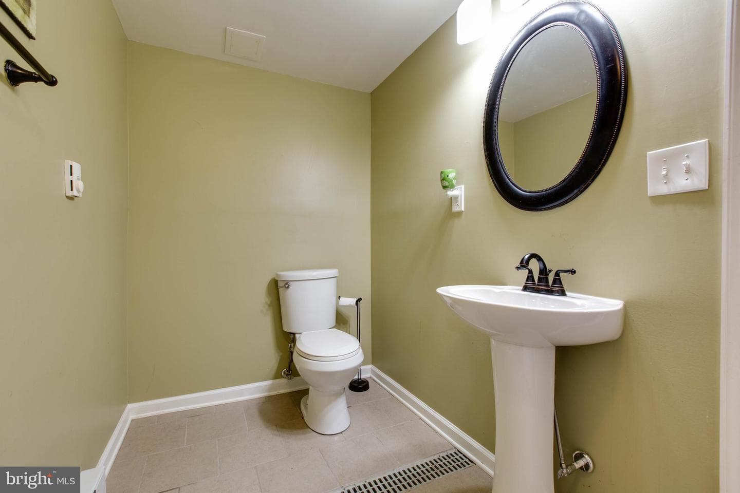 5506 Frederick Avenue photo 35