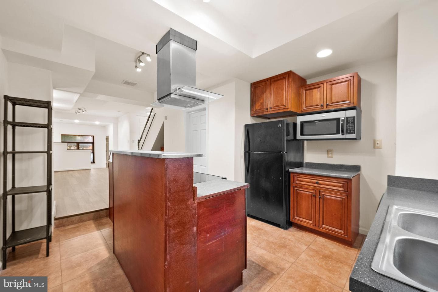 901 W Barre Street photo 14