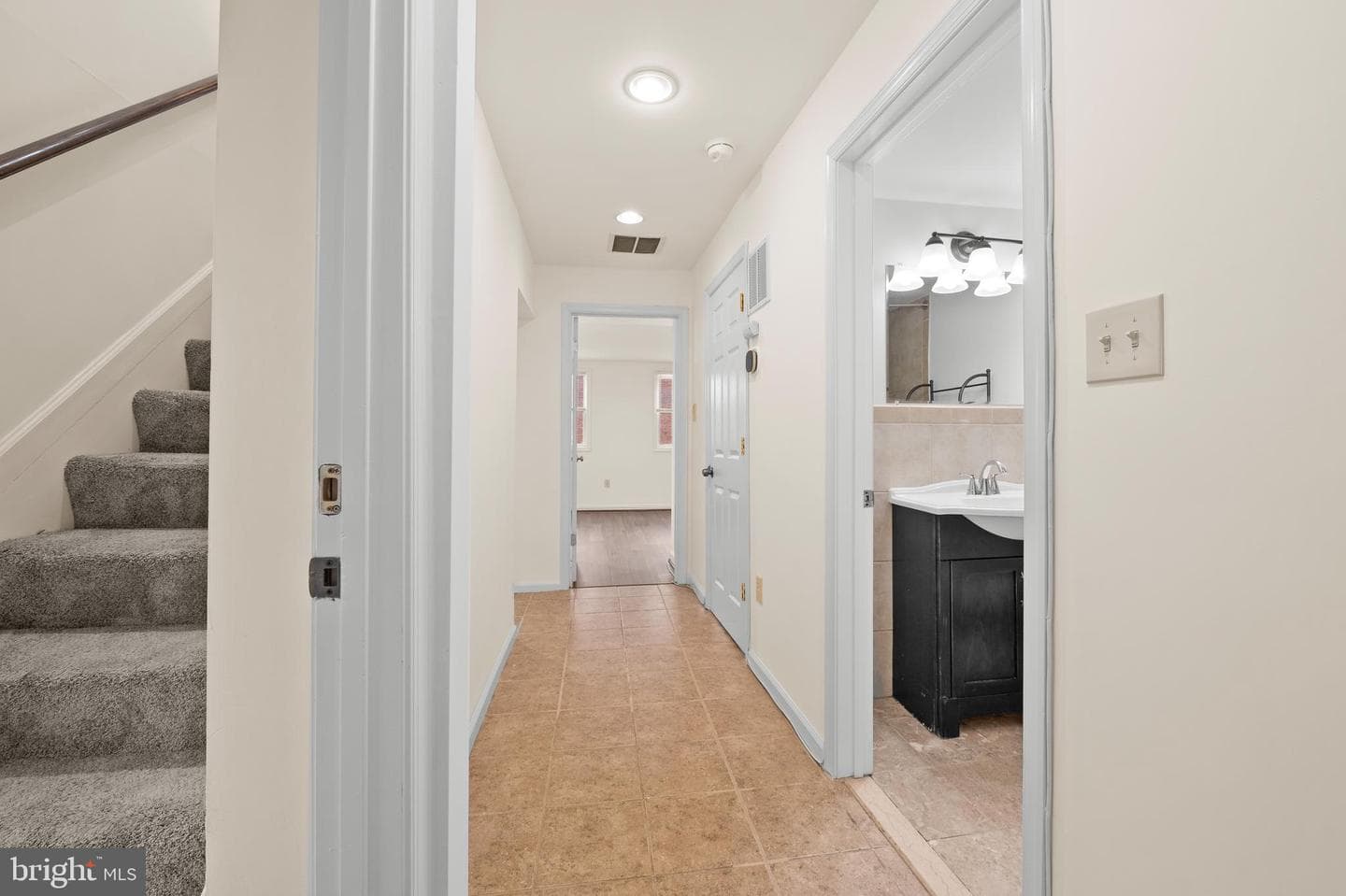 901 W Barre Street photo 21
