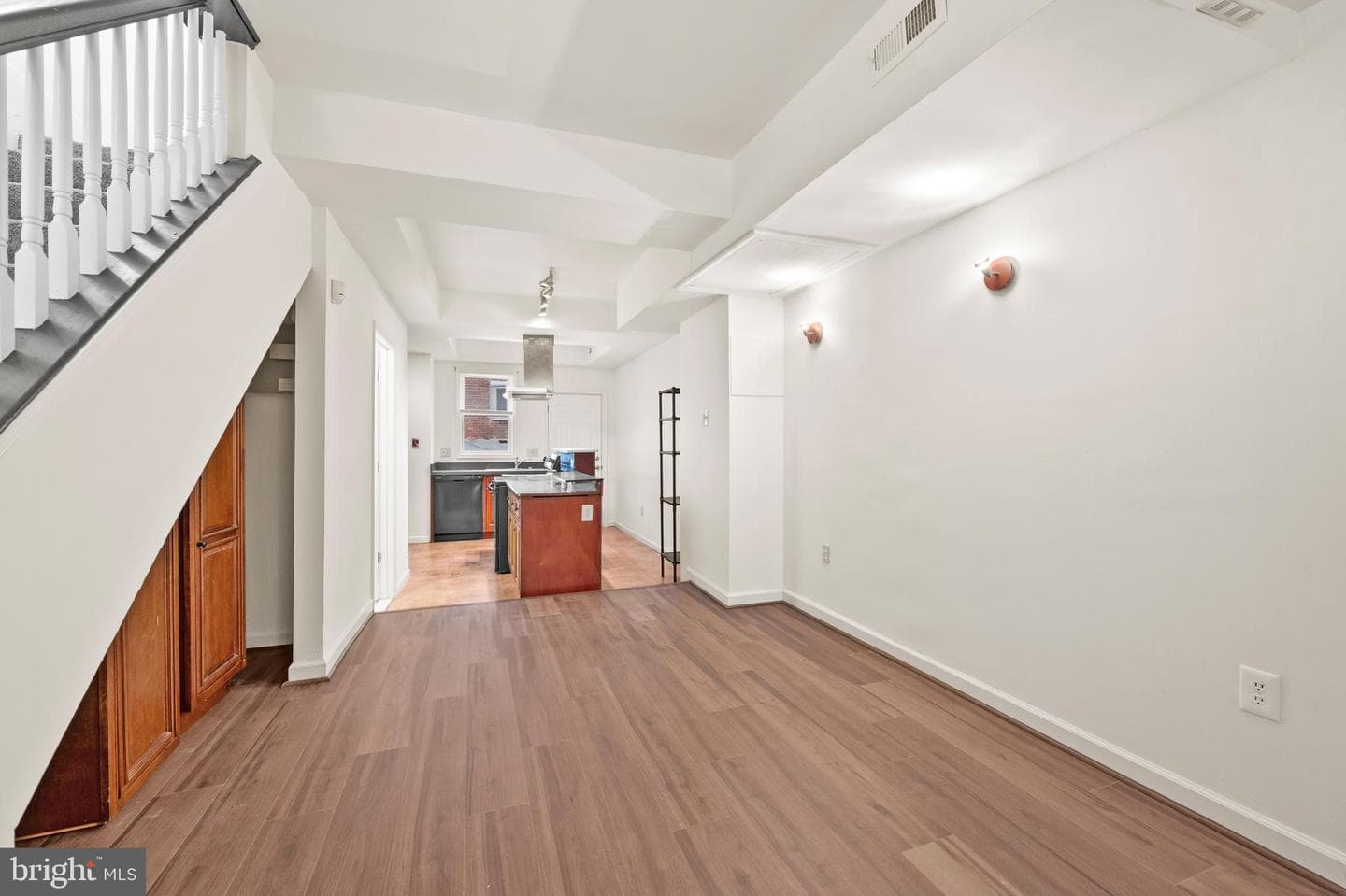 901 W Barre Street photo 9