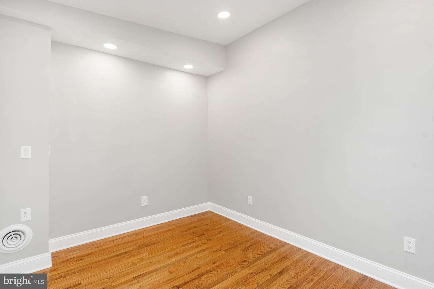 200 W 29th Street W photo 22