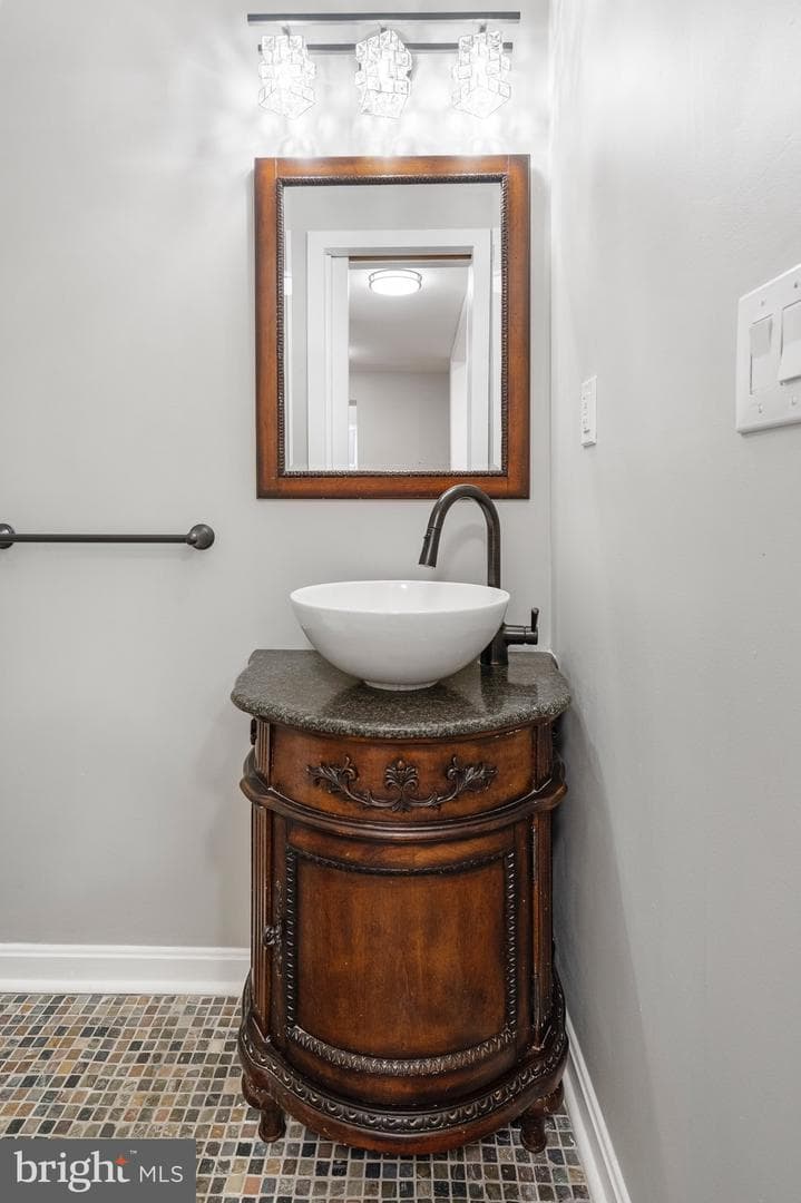 200 W 29th Street W photo 36