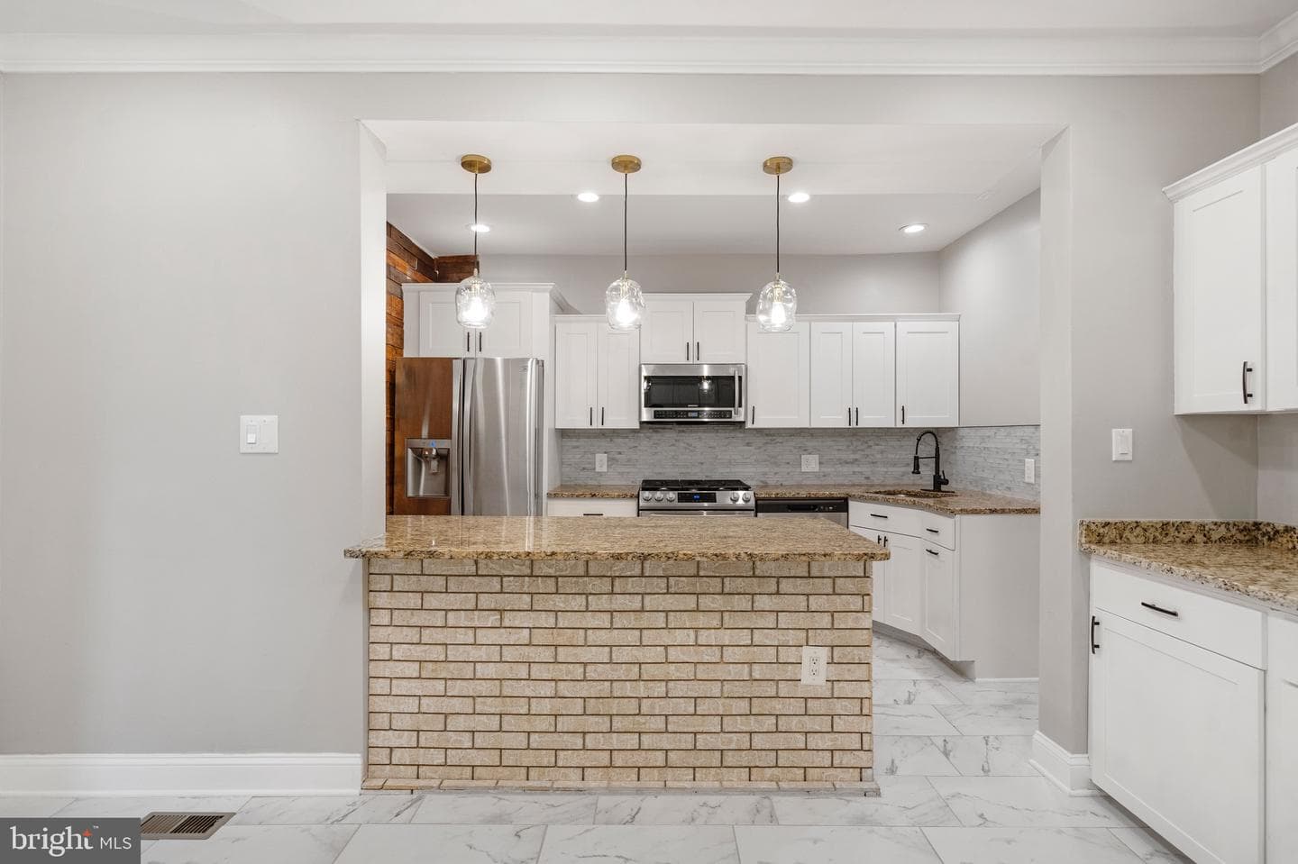 200 W 29th Street W photo 41