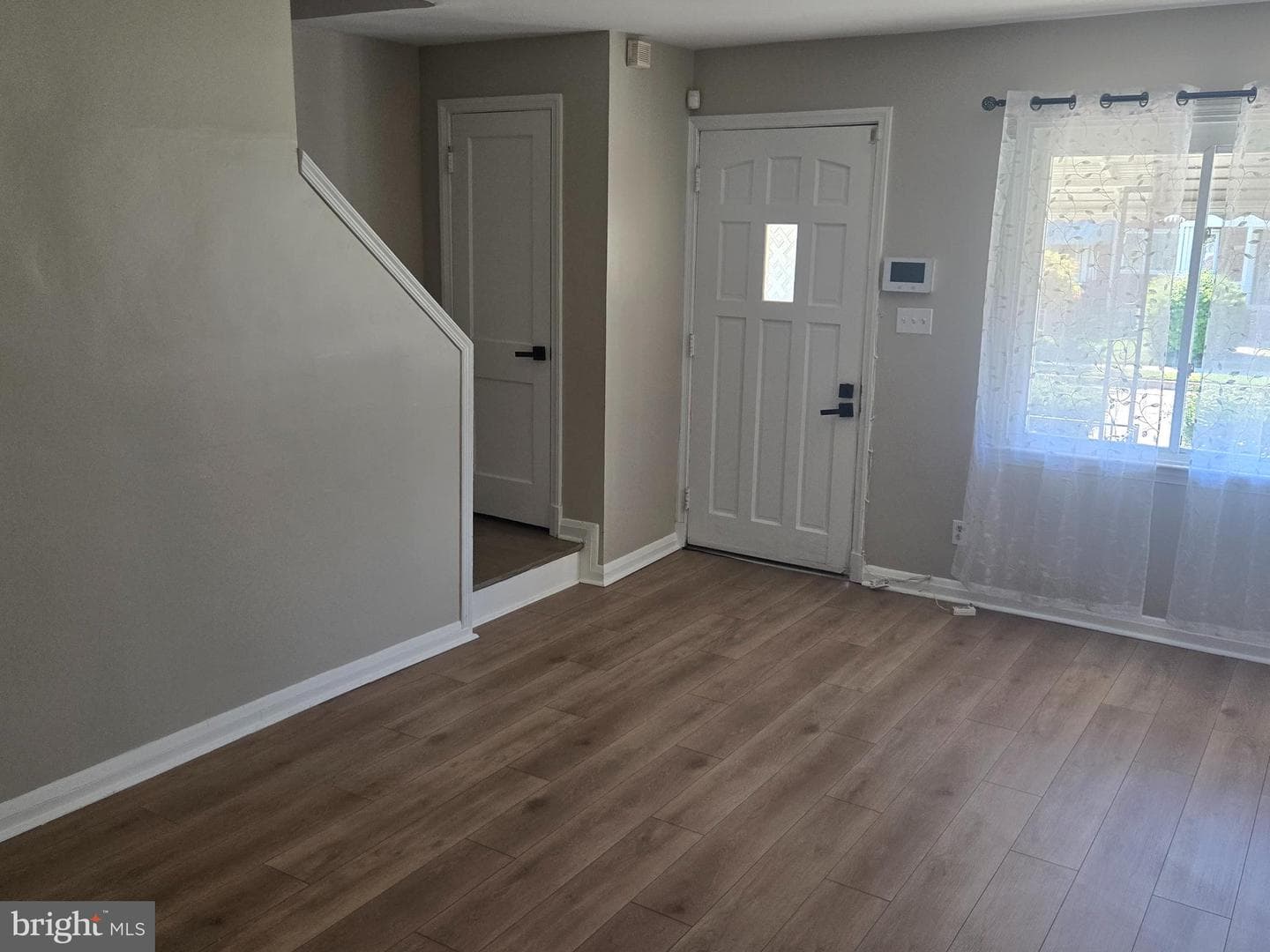 1558 Sherwood Avenue NE photo 3