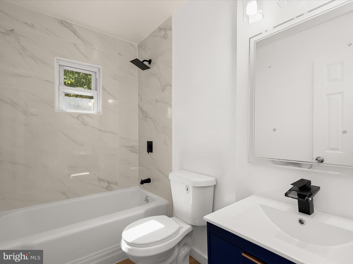 15 W Bristol Avenue photo 13