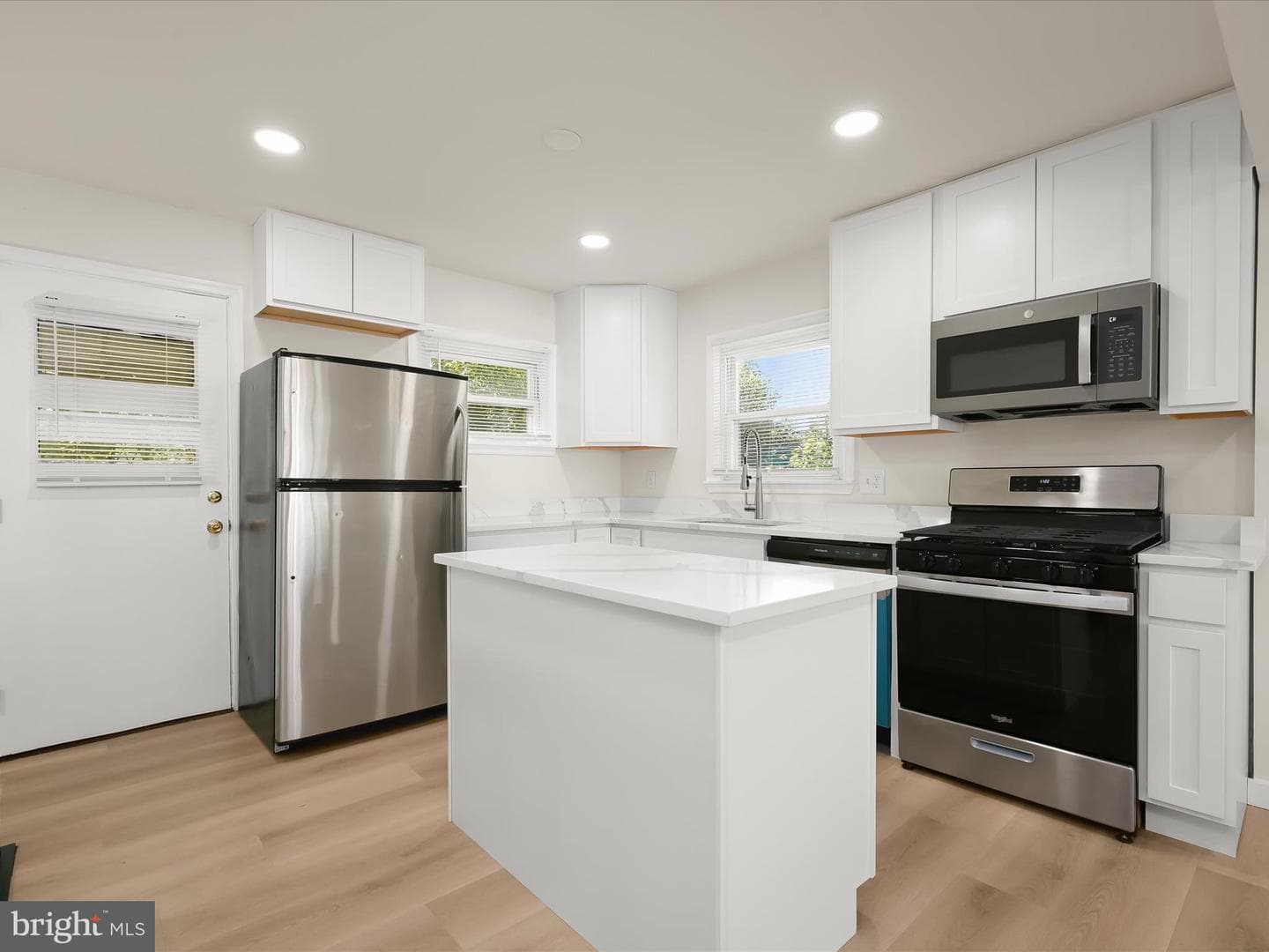 15 W Bristol Avenue photo 5