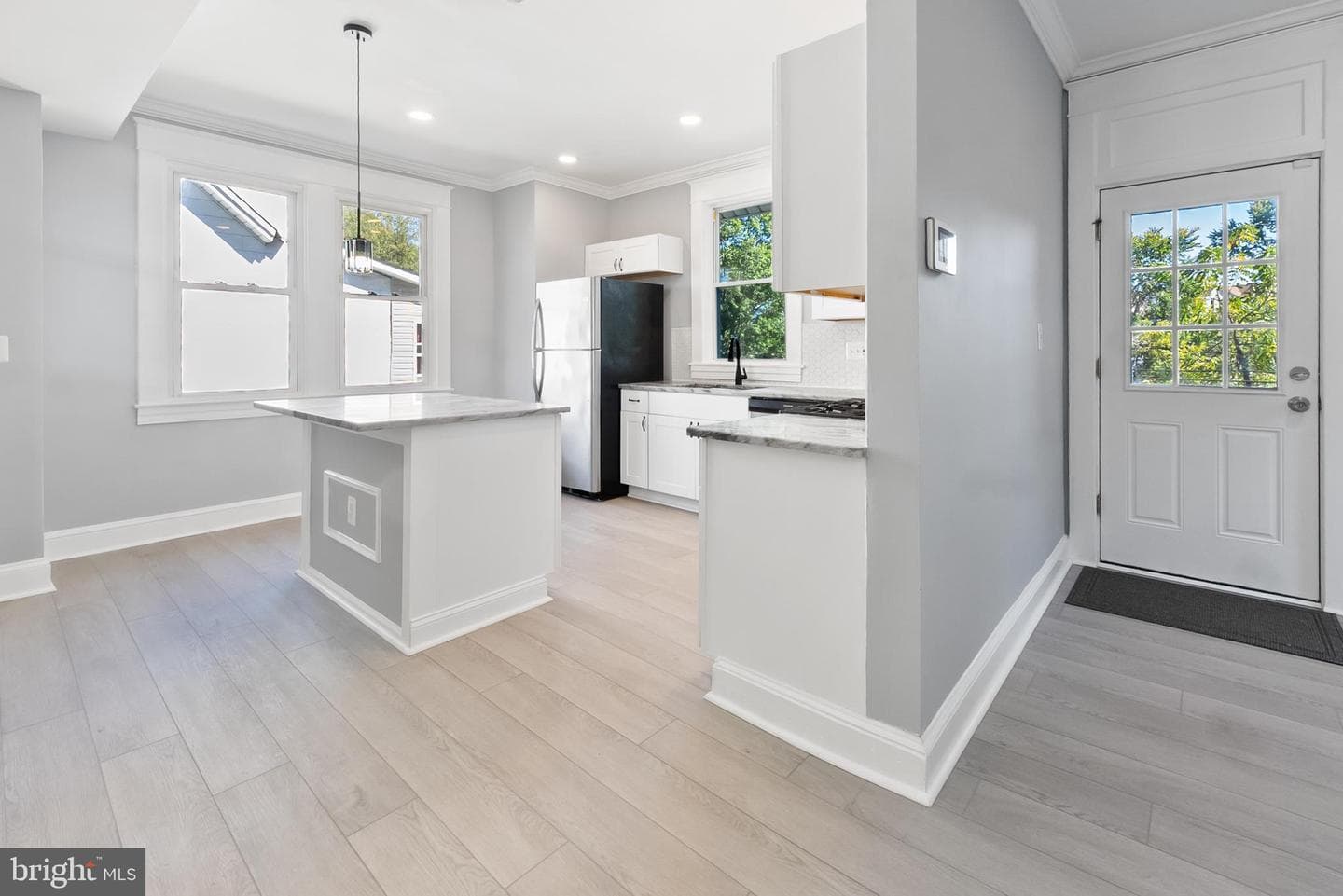 5211 Eugene Avenue photo 10