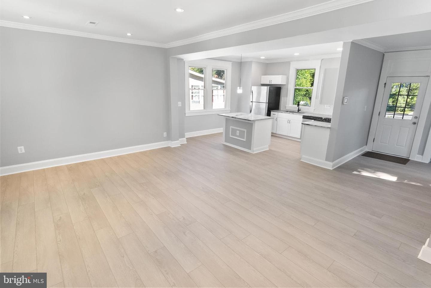 5211 Eugene Avenue photo 13