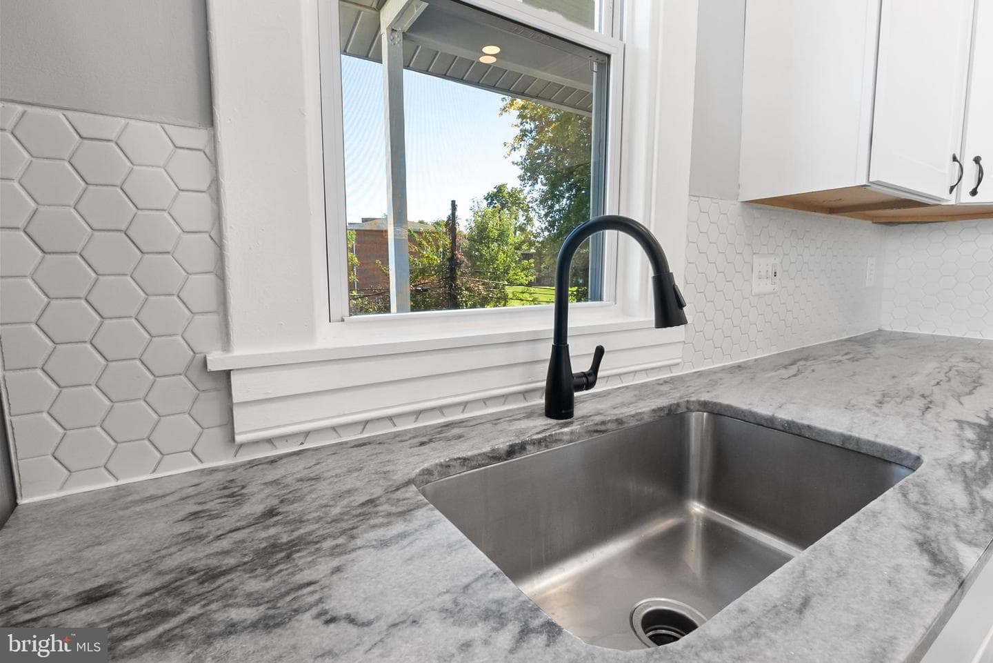 5211 Eugene Avenue photo 17