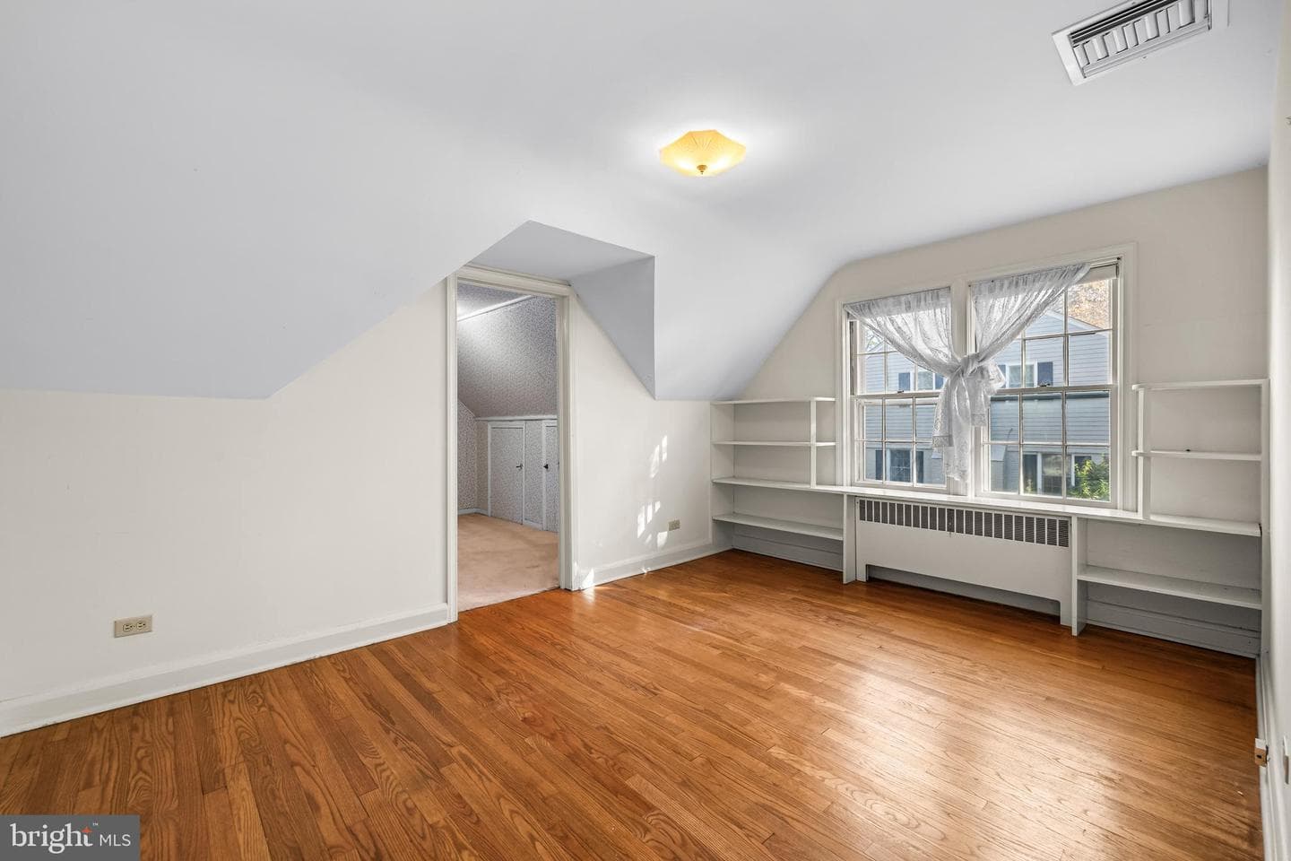 11 W Melrose Avenue photo 38