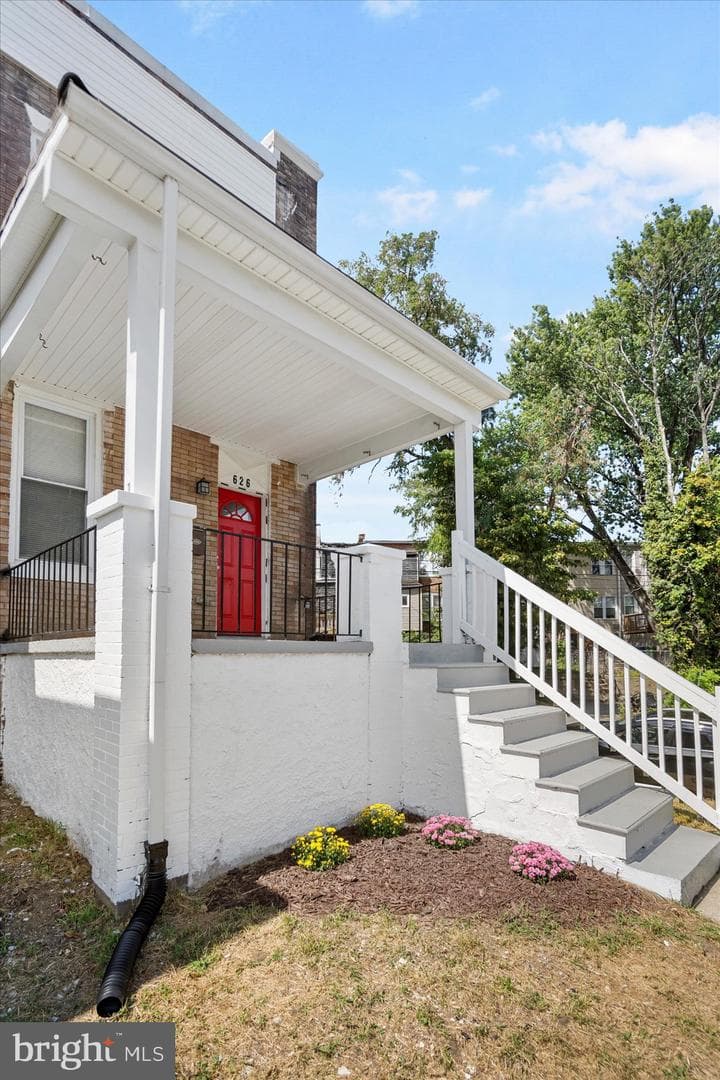 626 N Edgewood Street photo 4