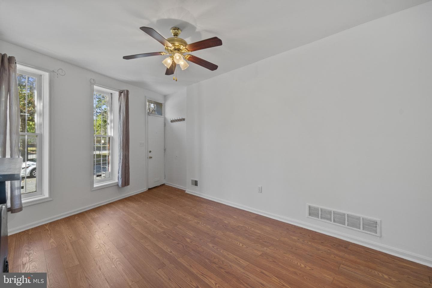 311 Fremont Avenue S photo 17