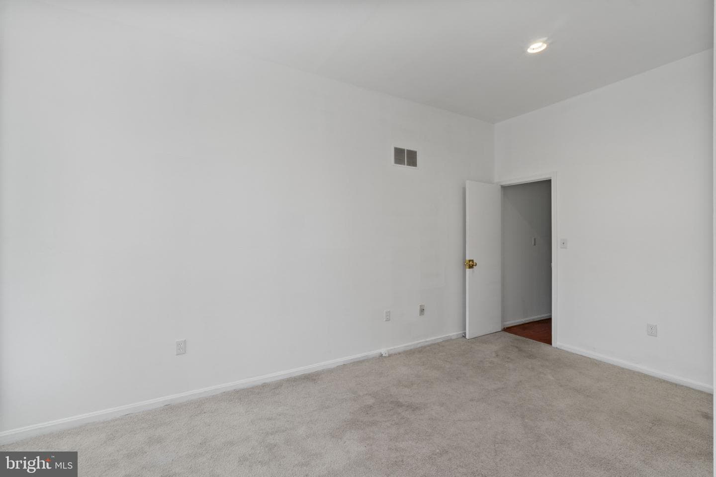 311 Fremont Avenue S photo 22