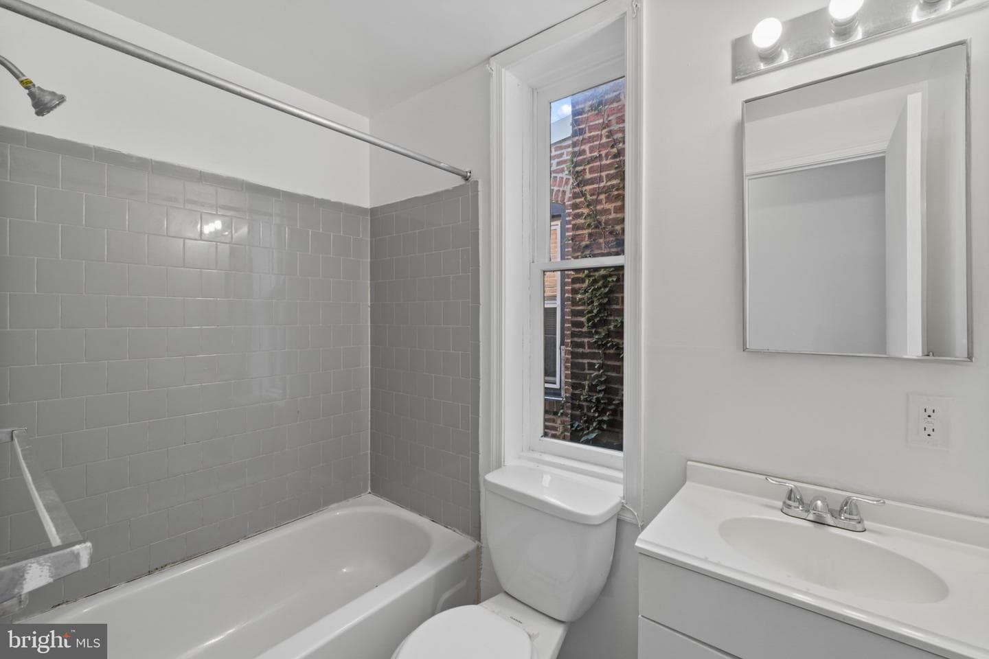 311 Fremont Avenue S photo 29