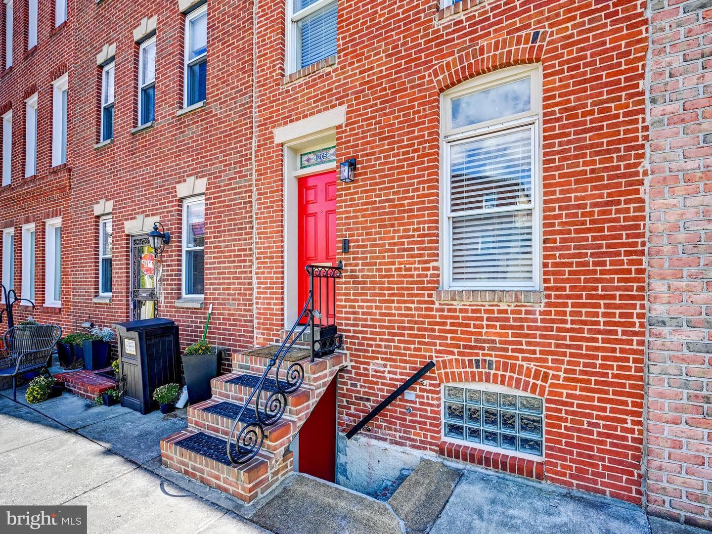 1205 S Clinton Street photo 2