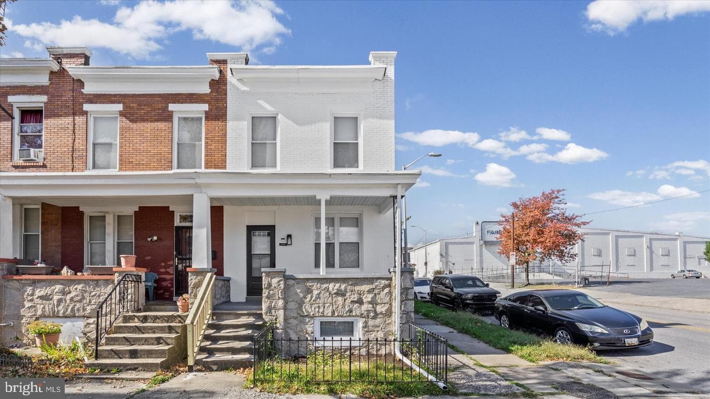 1240 N Ellwood Avenue photo 2