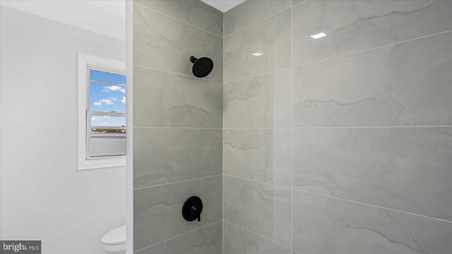 1240 N Ellwood Avenue photo 31