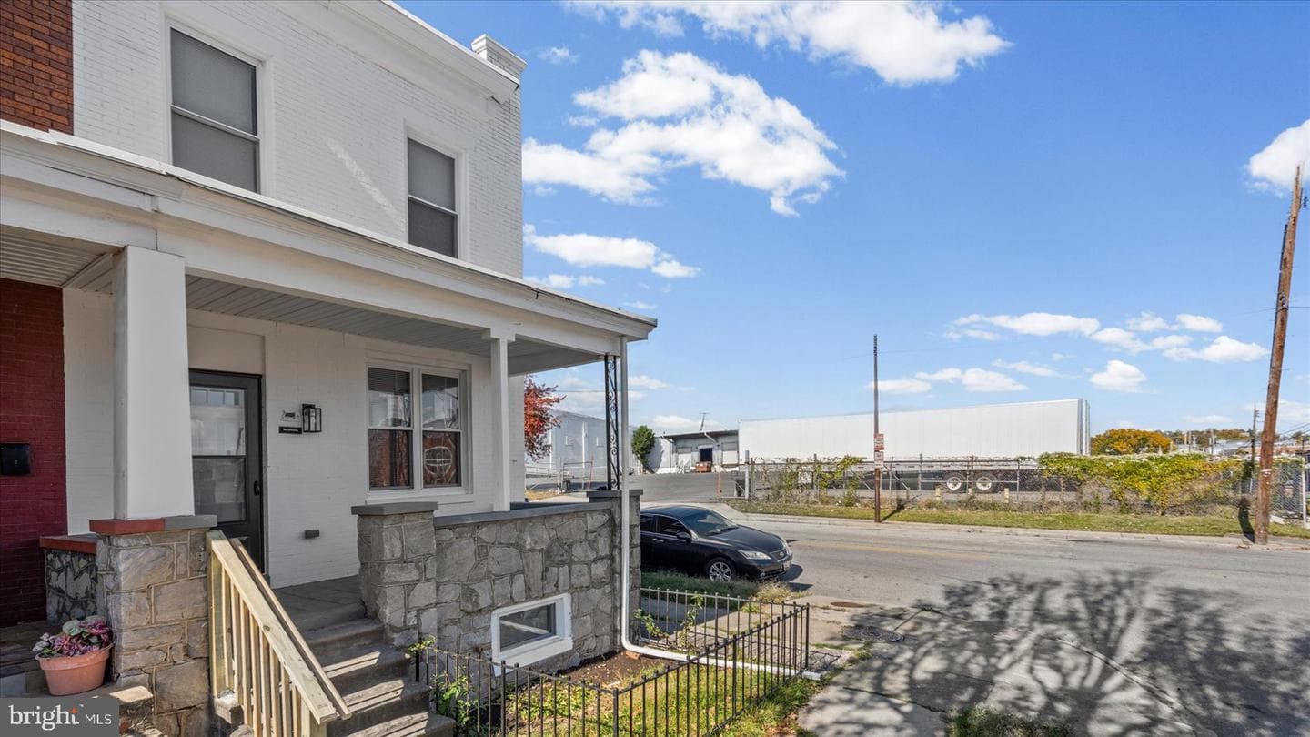 1240 N Ellwood Avenue photo 4