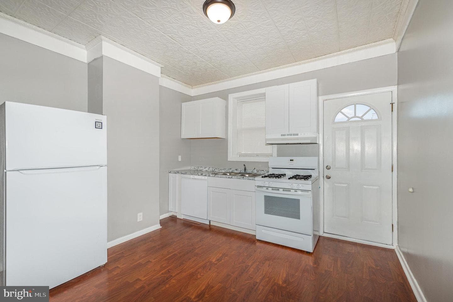 3300 Leverton Avenue photo 9