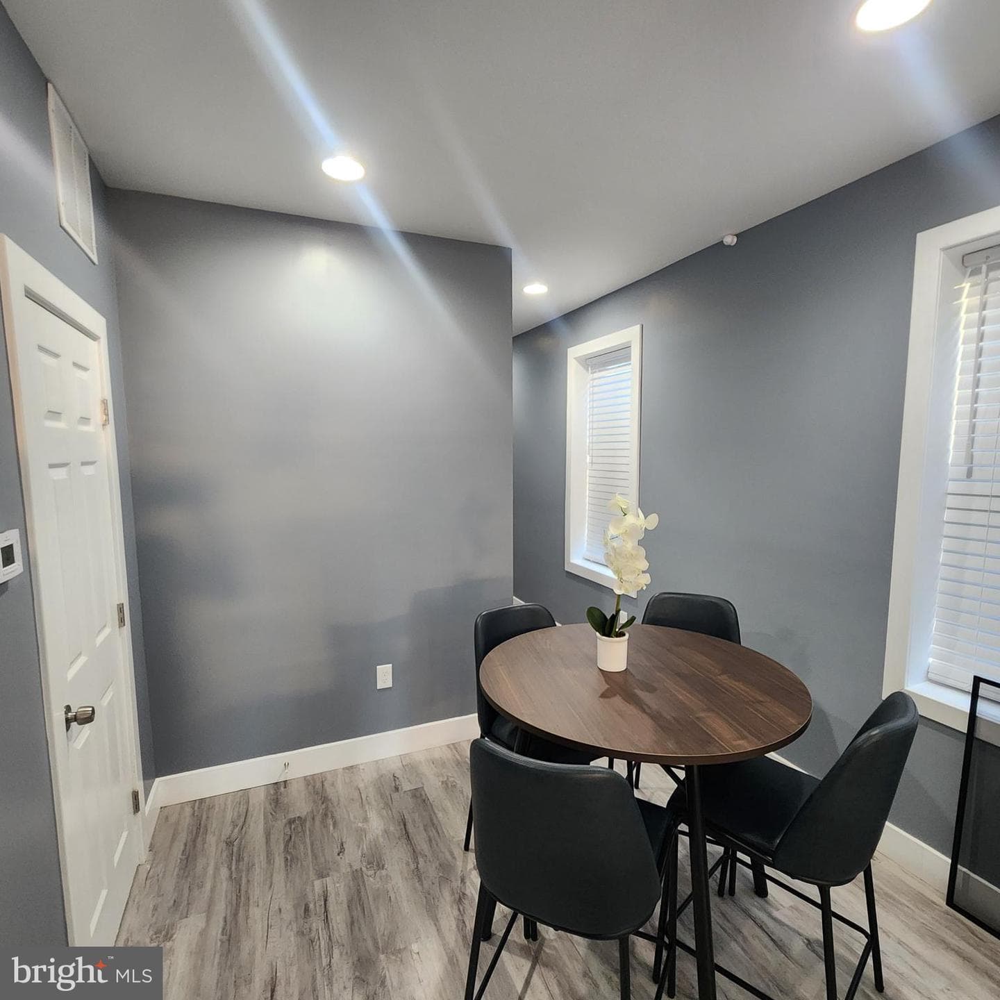 2751 Fenwick Avenue photo 6